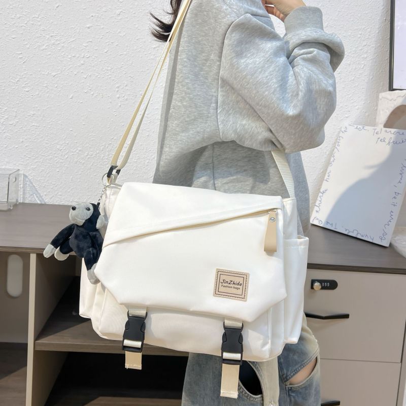潮牌ins工装风斜挎包女时尚新款日系大容量学生单肩邮差包
