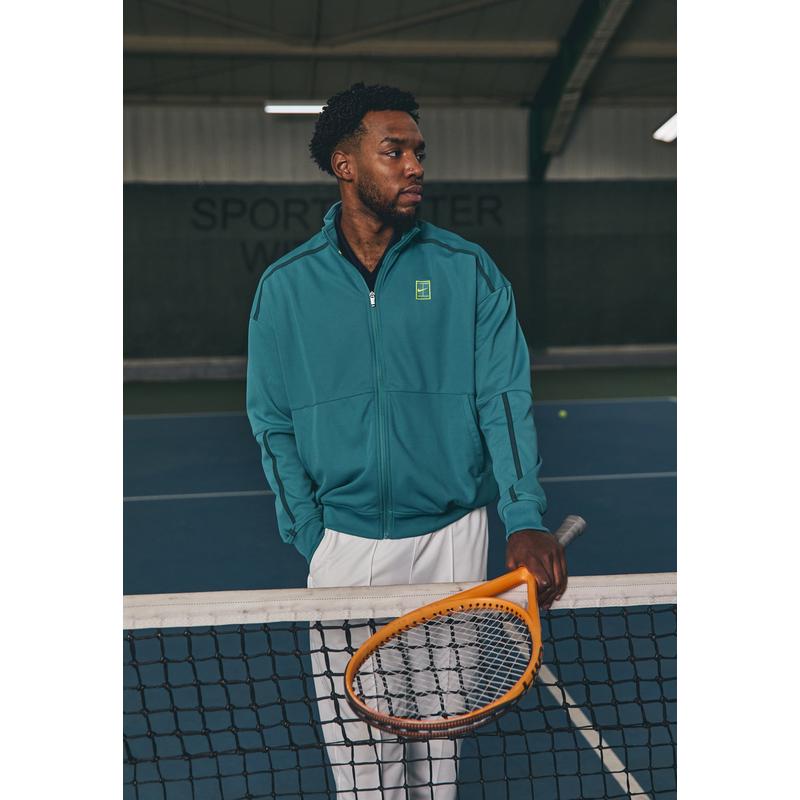 Nike男士黑色运动夹克时尚训练风衣轻便舒适防风外套