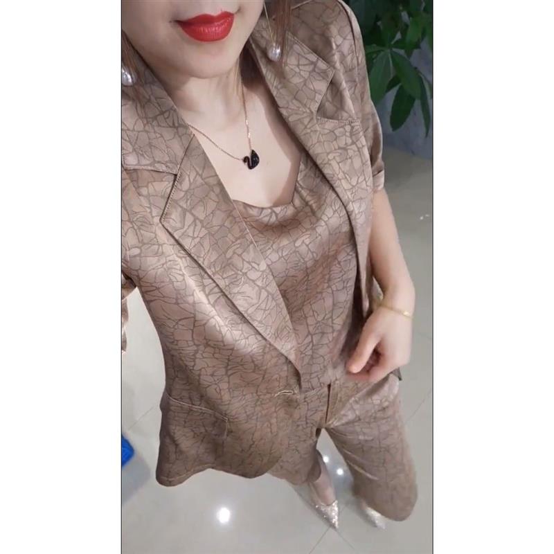 职业装女装套装2021新款夏季新款时尚休闲英伦风薄款西装三件套女
