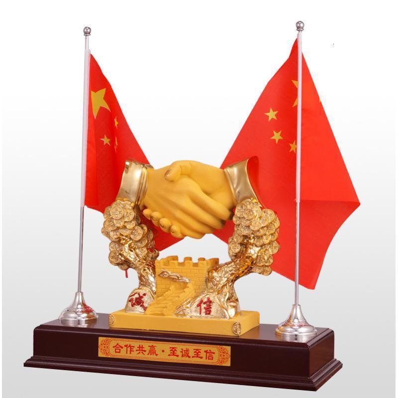 美帮汇公司办公室工艺品开业礼品摆件办公桌合作共赢握手定制商务送