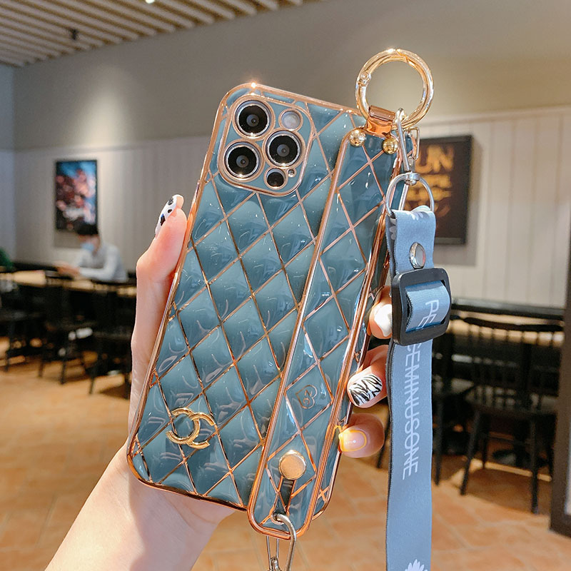 适用小香风12promax手机壳腕带iphone11背带promax挂绳xsmax支架一体xr菱格xs挂脖7网红女新款斜