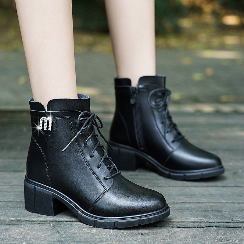 马丁靴女冬季新款妈妈短靴舒适粗跟防滑厚底短筒中年女士靴子