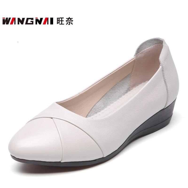 旺奈wangnai春秋皮鞋女坡跟平底妈妈鞋真皮软底单鞋女士浅口中跟厚底