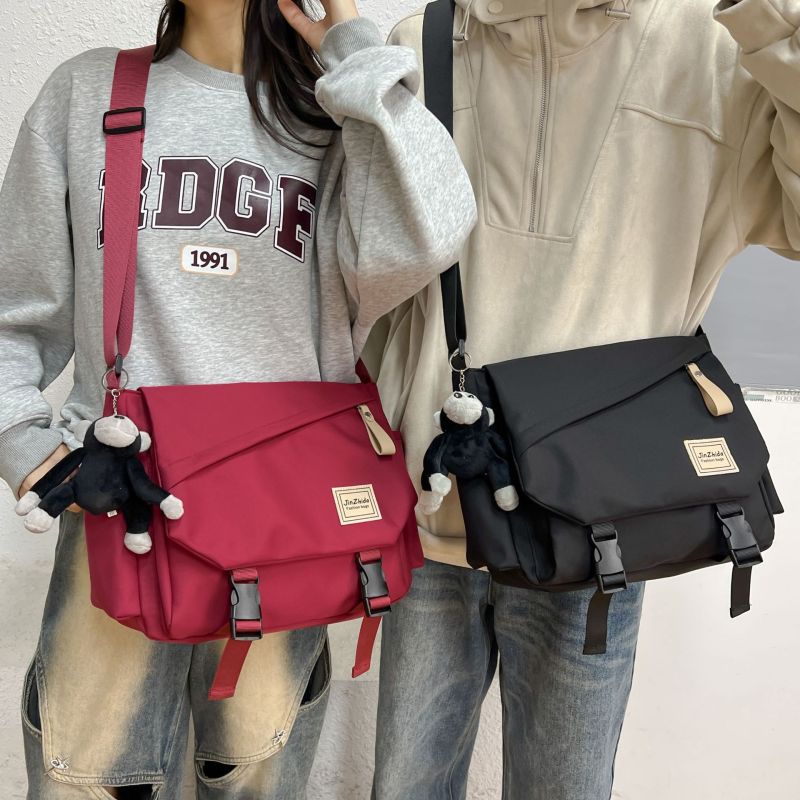 潮牌ins工装风斜挎包女时尚新款日系大容量学生单肩邮差包