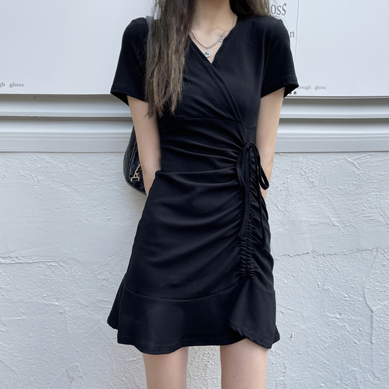 黑色V领连衣裙女夏季2021新款甜辣妹设计感小个子气质修身短裙子_黑色_均码