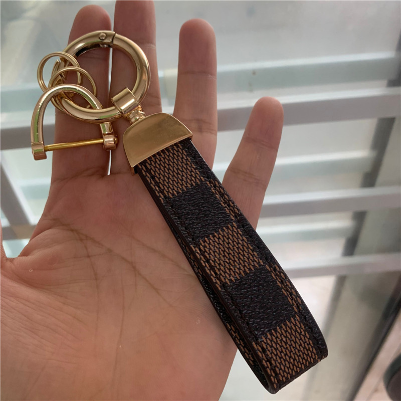 网红欧美创意汽车用钥匙扣长颈鹿汽车钥匙扣链圈挂件个性包包挂件 小鹿格子米白+黑扣