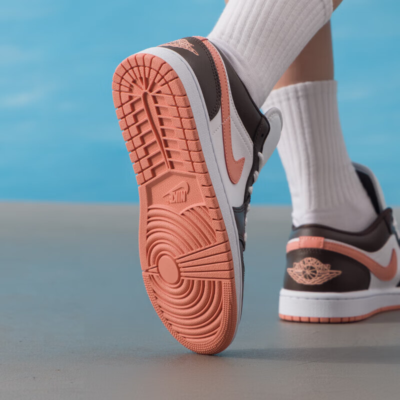 耐克(NIKE)女鞋新款运动鞋Air Jordan 1潮流时尚场下休闲低帮篮球鞋DC0774-182 ZP