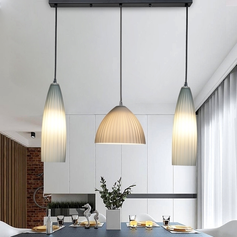 餐厅吊灯三头圆盘饭厅吧台灯创意个性现代简约阳台床头小吊灯视频