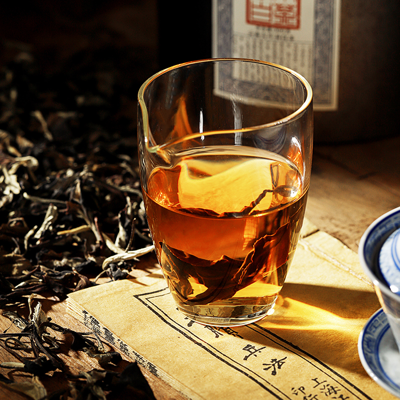 远山含黛古茶云南易武月光白茶三年茶叶陈年古树茶300克散茶罐装