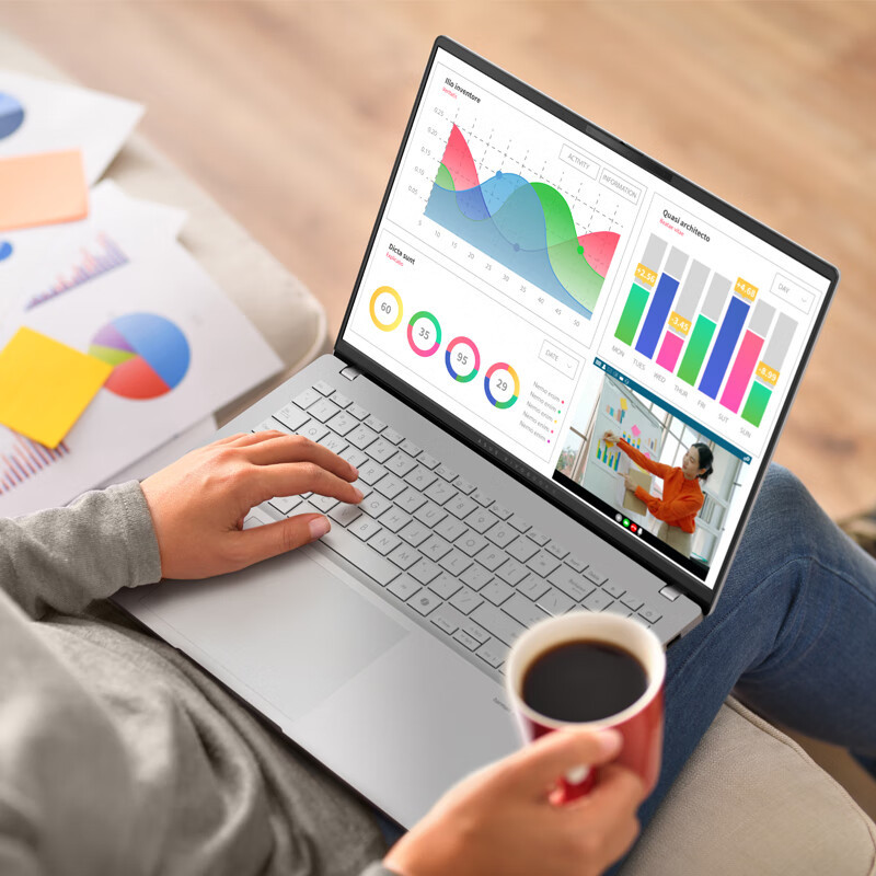 华硕(ASUS) 无畏Pro16 AI9-365 32G内存 1TB固态 3.2K高色域 120HZ 高性能学生办公商务便携轻薄笔记本电脑 银色高清大图