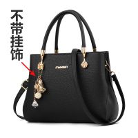 卡帝乐鳄鱼真皮质感手提包女单肩斜挎大气百搭简约中年妈妈包 黑色【不带挂饰】