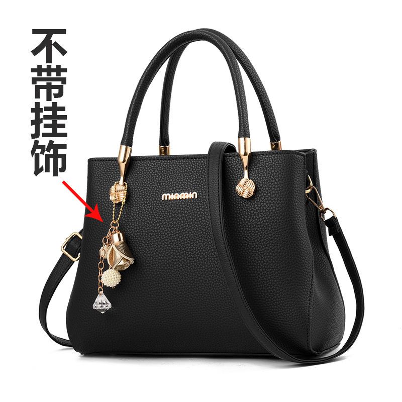 卡帝乐鳄鱼真皮质感手提包女单肩斜挎大气百搭简约中年妈妈包 黑色【不带挂饰】