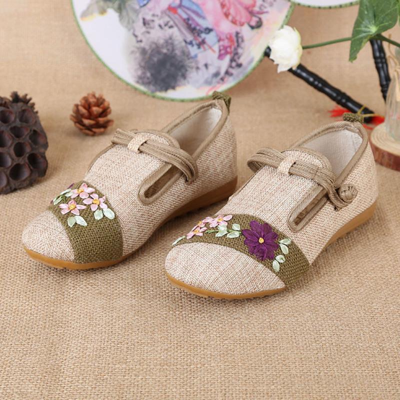 老北京手工布鞋中老年妈妈牛筋底广场舞绣花鞋女士复古平底亚麻鞋