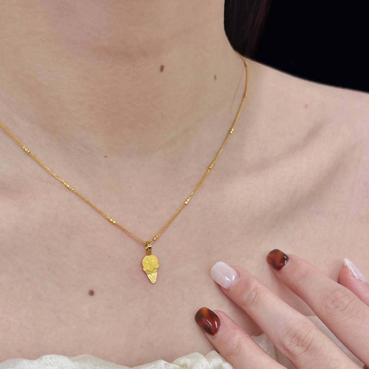 周大福ING系列冰淇淋足金黄金吊坠女计价(工费180元)F237852新品高清大图