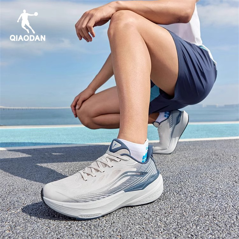 乔丹QIAODAN轻盈缓震男跑鞋透气网面科技减震持久耐磨专业跑步鞋高清大图