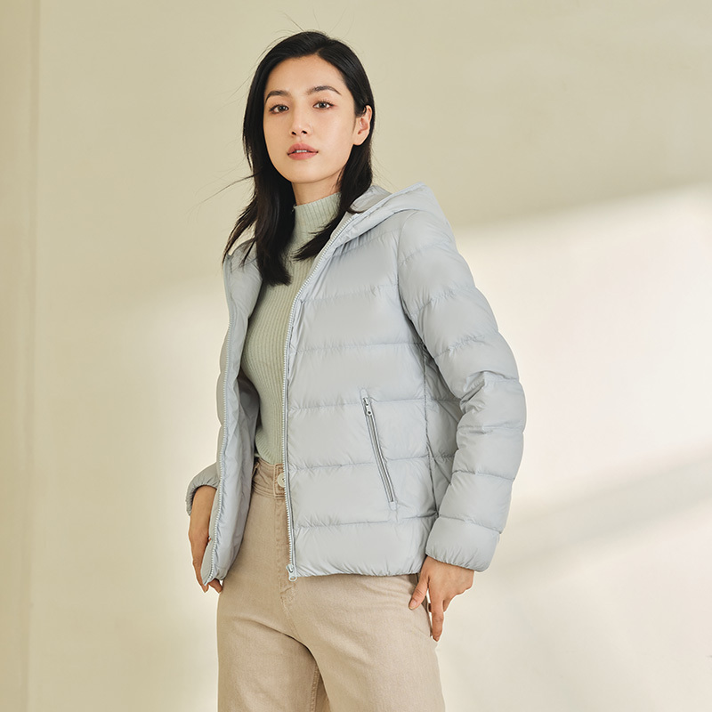 坦博尔2022新款轻薄短款羽绒服女时尚多色连帽休闲保暖便携外套