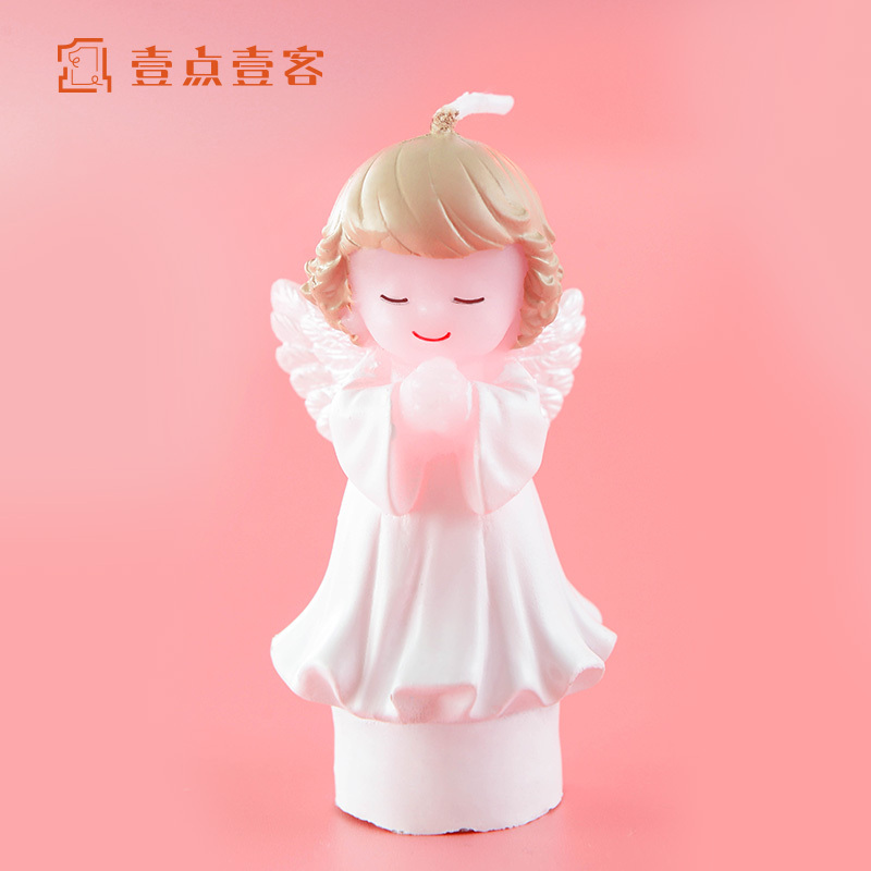 手指饼新鲜草莓慕斯蛋糕