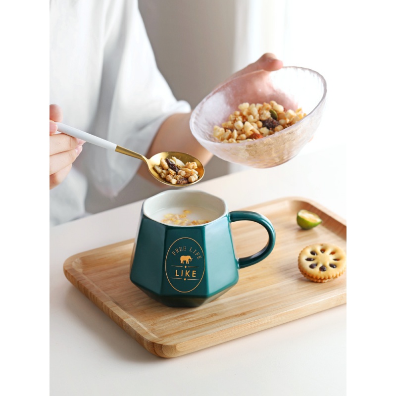 家柏饰(CORATED)个性创意潮流北欧陶瓷马克杯带盖勺早餐水杯子咖啡情侣杯一对 绿色400ML(带盖勺)高清大图