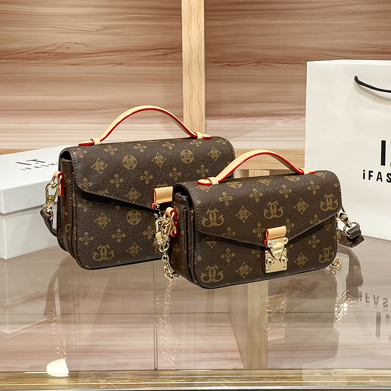 欧美时尚女士包包2026新款时尚复古老花邮差包女轻奢百搭手提斜挎包高级感小方包高清大图