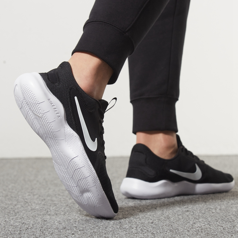 Nike耐克男鞋2021冬季新款FLEX 9赤足轻便透气跑步鞋