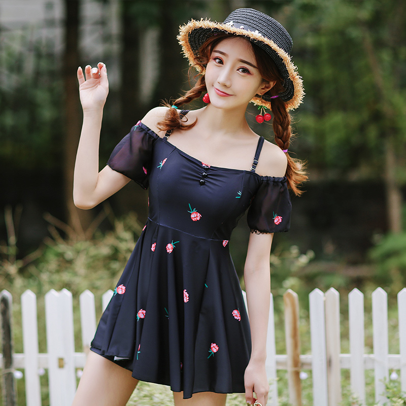 莫娃蔻娃女士泳衣 2018新款游泳衣女分体平平角小胸聚拢一字肩少女