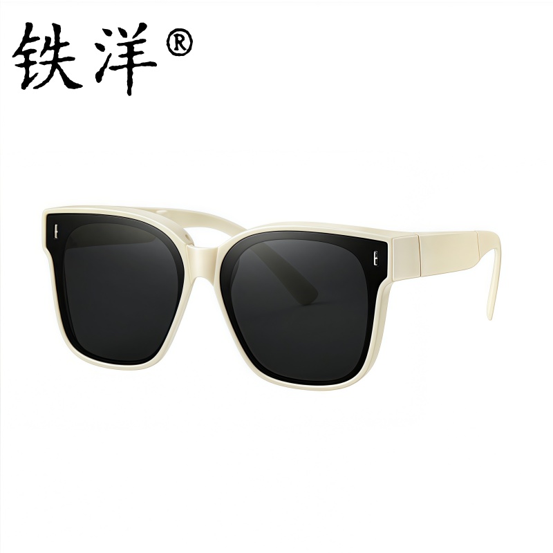 铁洋 太阳镜 墨镜 偏光眼镜 口袋折叠 副高清大图