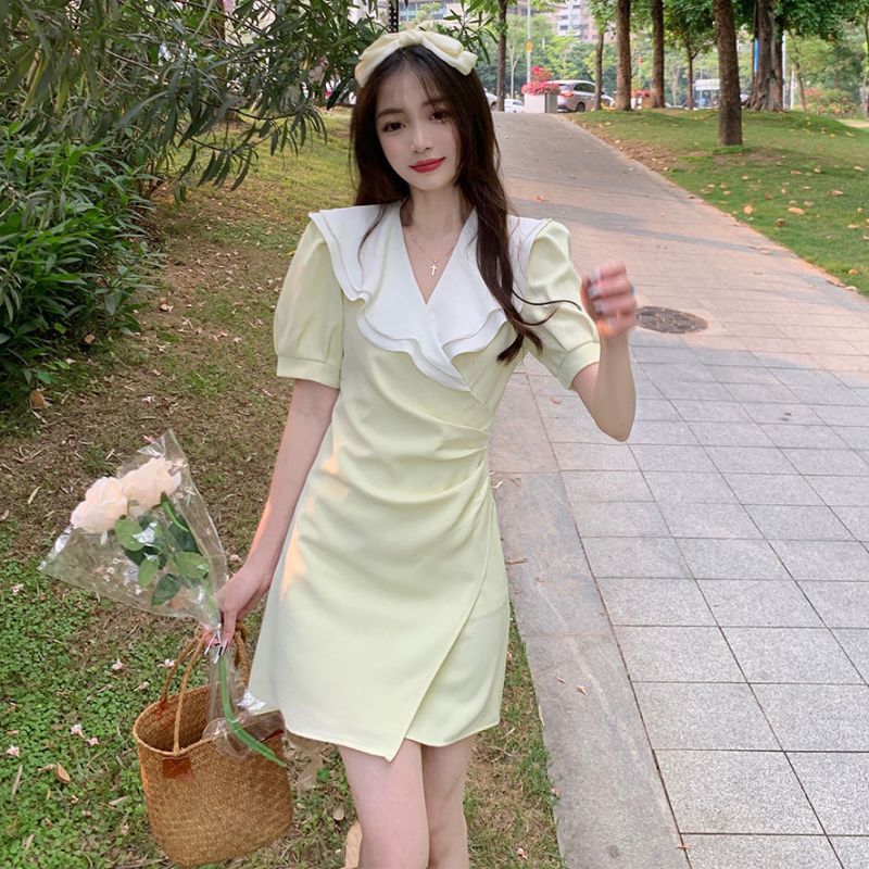 美动态大码女装荷叶边皱褶不规则开叉连衣裙2022新款显瘦泡泡袖裙