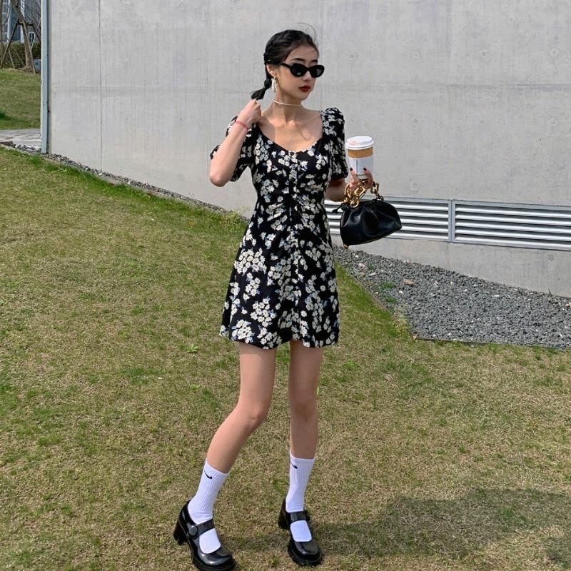 小雏菊泡泡袖连衣裙女2021春夏新款法式桔梗A字方领雪纺碎花裙子图片