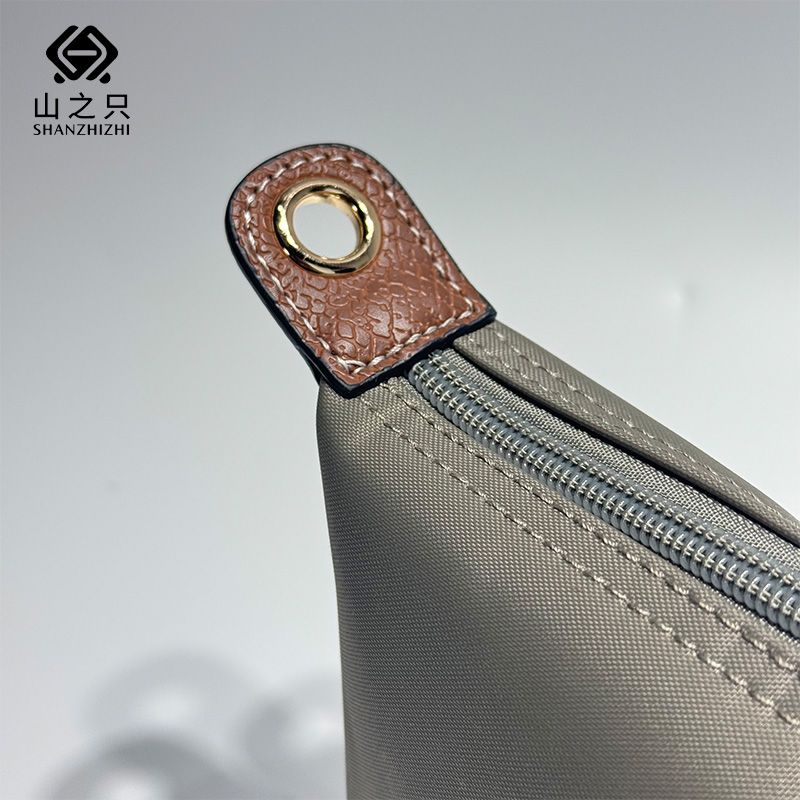 山之只 便携化妆收纳包 灰色 个高清大图