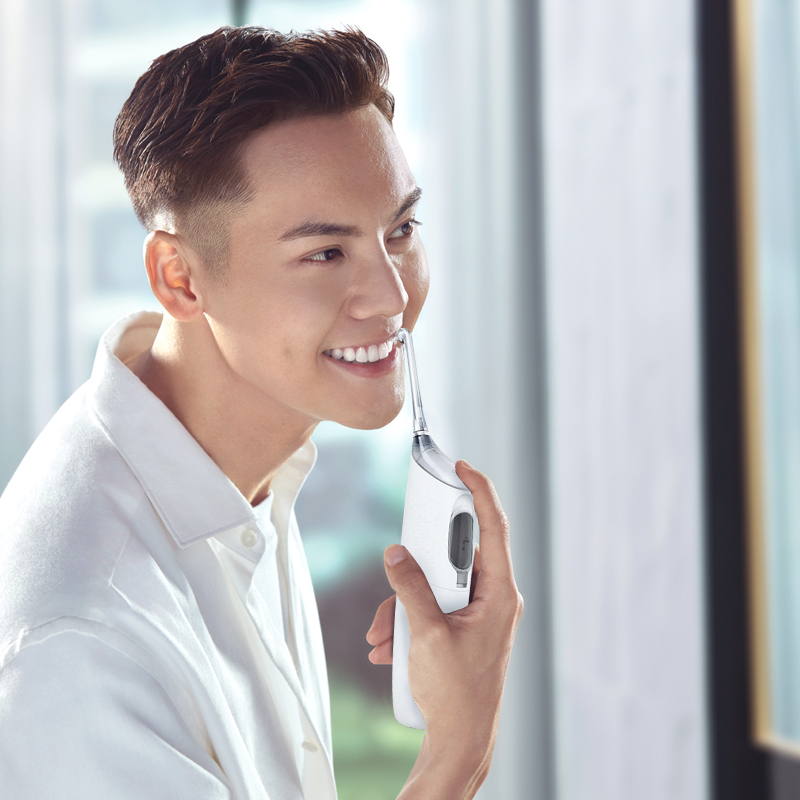 飞利浦(Philips)口腔护理礼盒HX6851/BP电动牙刷+洁牙器 31000转/分声波震动式牙刷 一喷即净清洁套装