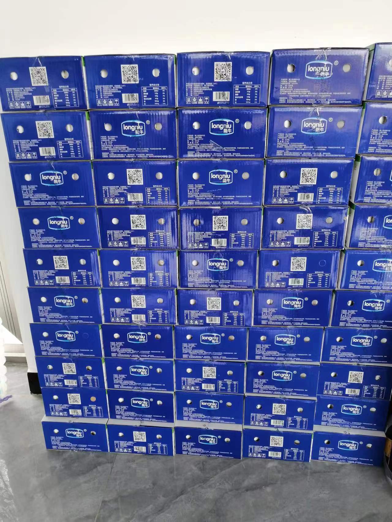 陇牛纯牛奶200ML*20盒高清大图