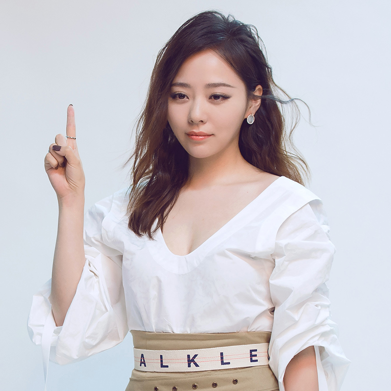 【apm MONACO】张靓颖同款母贝四叶草耳钉气质高贵925银耳饰时尚穿孔女士耳环七夕生日饰品AE10108XNA高清大图