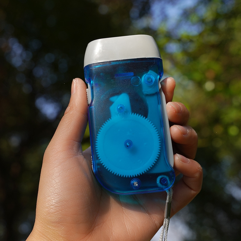 客户外手压电筒便携自发电手摇发电应急装备物资太阳能充电手电筒视频