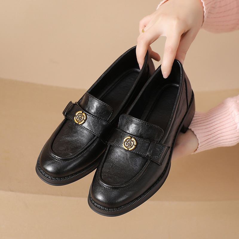 25英伦风复古乐福鞋女牛皮低跟圆头加绒棉鞋女新款软底粗跟小皮鞋