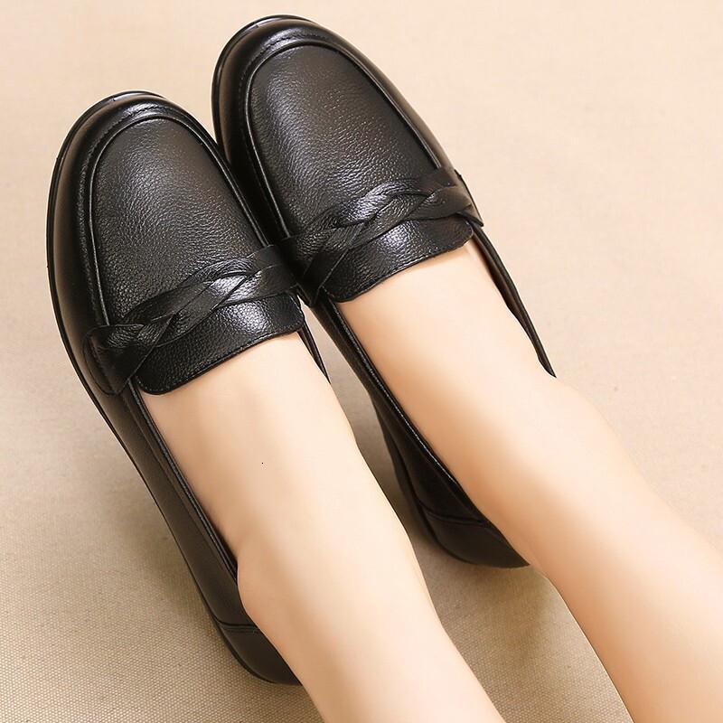 春秋中老年皮鞋平底浅口老年人女士平底鞋子牛皮平跟中年休闲女鞋轻便