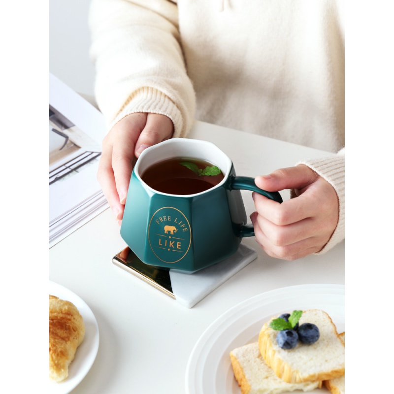 家柏饰(CORATED)个性创意潮流北欧陶瓷马克杯带盖勺早餐水杯子咖啡情侣杯一对 绿色400ML(带盖勺)高清大图