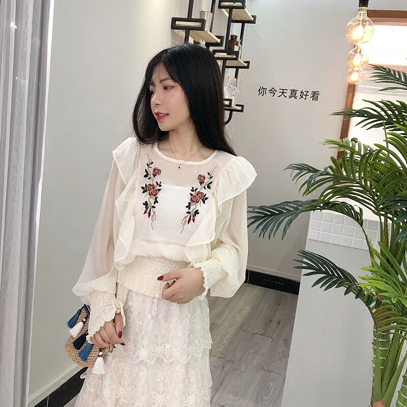 珊珊2018春夏季新款仙女刺绣宽松百搭灯笼袖雪纺衫荷叶边女上衣绣花上衣
