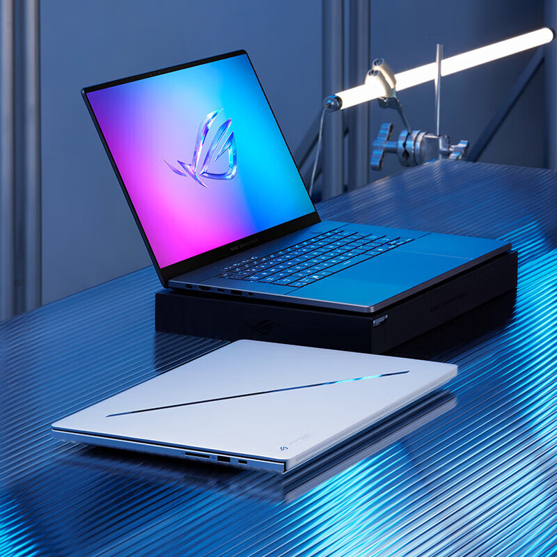 华硕(ASUS)ROG幻16 Air锐龙AI版 16英寸专业性能轻薄本 (AI7 HX350 32G 1T RTX5060 2.5K 240Hz OLED)铂月白高清大图