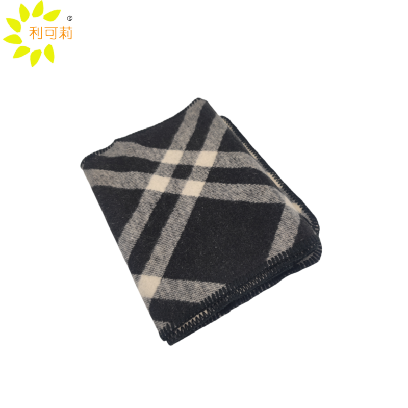 利可莉 防寒套装 围巾+手套 套高清大图