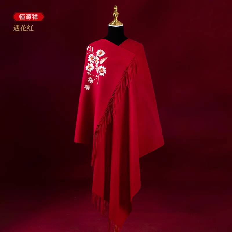 恒源祥羊毛披肩围巾女冬季中年妈妈款刺绣高端婚礼喜婆年毛披 遇花红