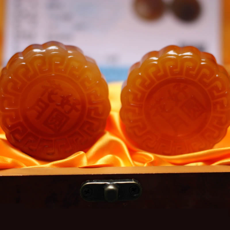 玛瑙摆件玉髓玉月饼饰品圆形玉石把件 带证书送女朋友七夕情人节礼物