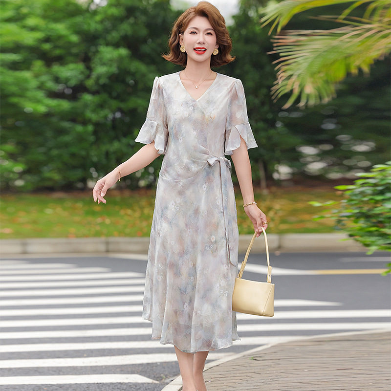 纤孜雅 中年妈妈短袖连衣裙女新款夏季气质洋气温柔裙子高贵长裙夏装 浅绿色 3XL