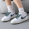 耐克（Nike）女鞋新款简版空军一号滑板鞋透气防滑轻便休闲运动鞋DH3158-602 ZP FV9952-101/白色/深绿 35.5