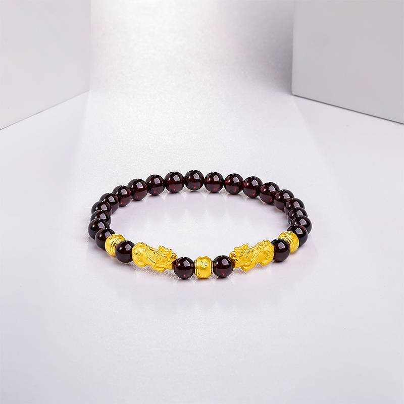 周六福zhouliufu珠宝黄金手链女款貔貅黄金转运珠石榴石手串定价adsl