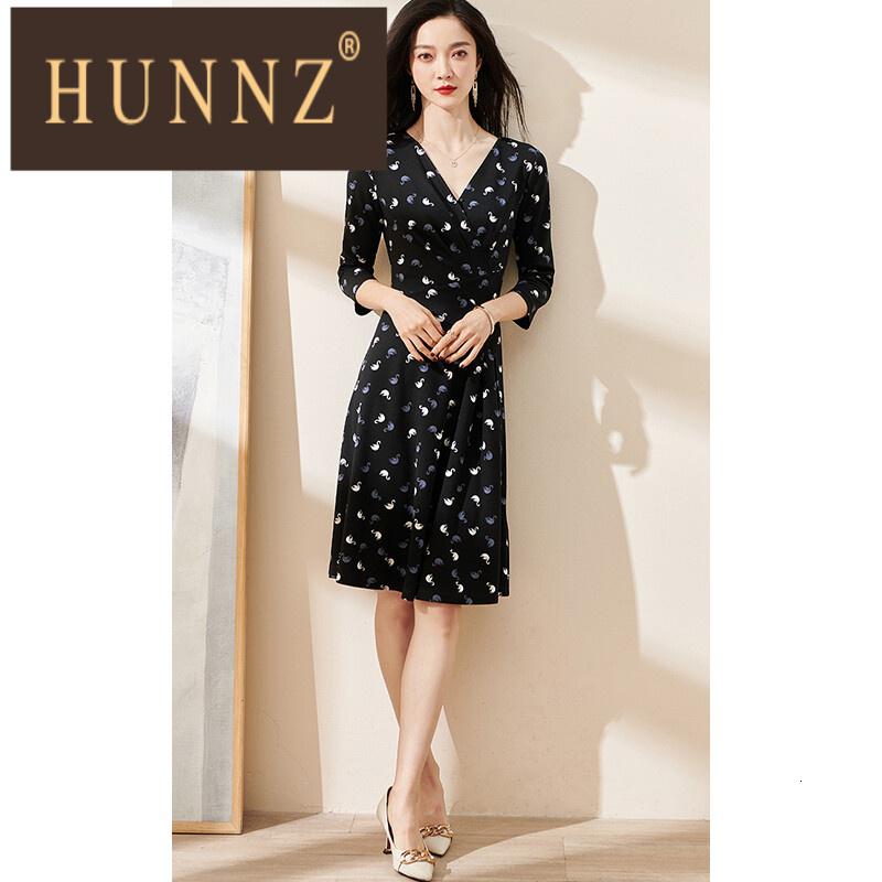 hunnz高档女装小天鹅印花连衣裙女小个子2022新款简约大气优雅七分袖