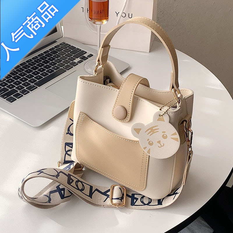 封后cherreskiemi香港包包女青年休闲纯色单肩斜挎包小众轻奢水桶包