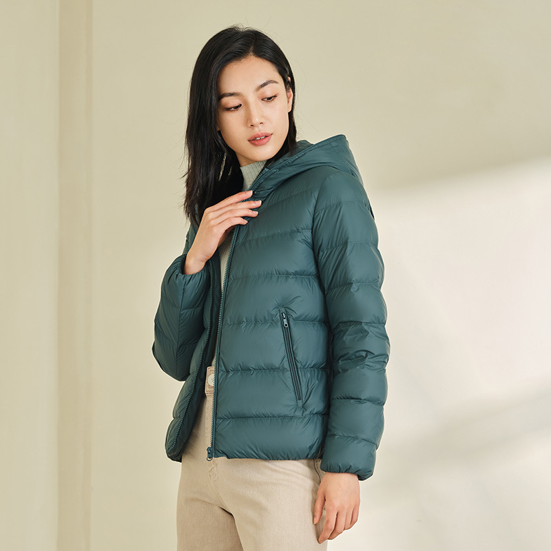坦博尔2022新款轻薄短款羽绒服女时尚多色连帽休闲保暖便携外套