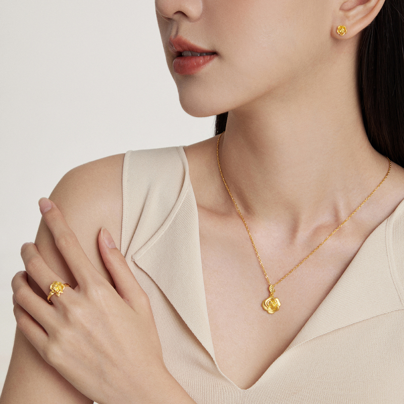 周大福玫瑰花吊坠 实心足金黄金吊坠(工费:220计价)EOF1083七夕礼物