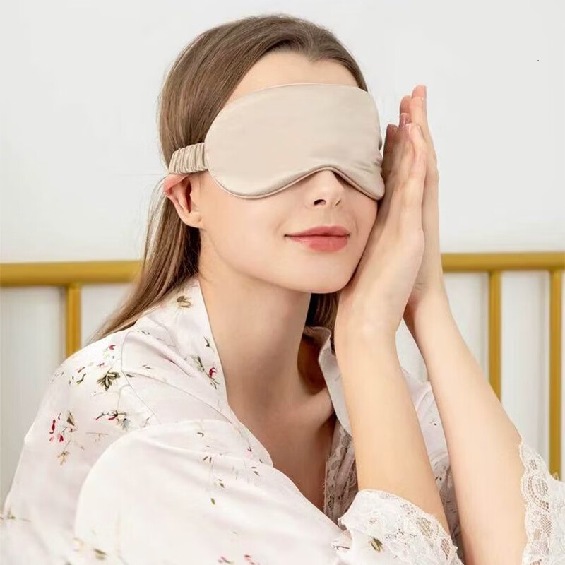 丝语棠 梳礼三件套(双面桑蚕丝眼罩*1+丝缎收纳袋*1+金丝檀木按摩梳*1 礼盒装(配礼袋)高清大图