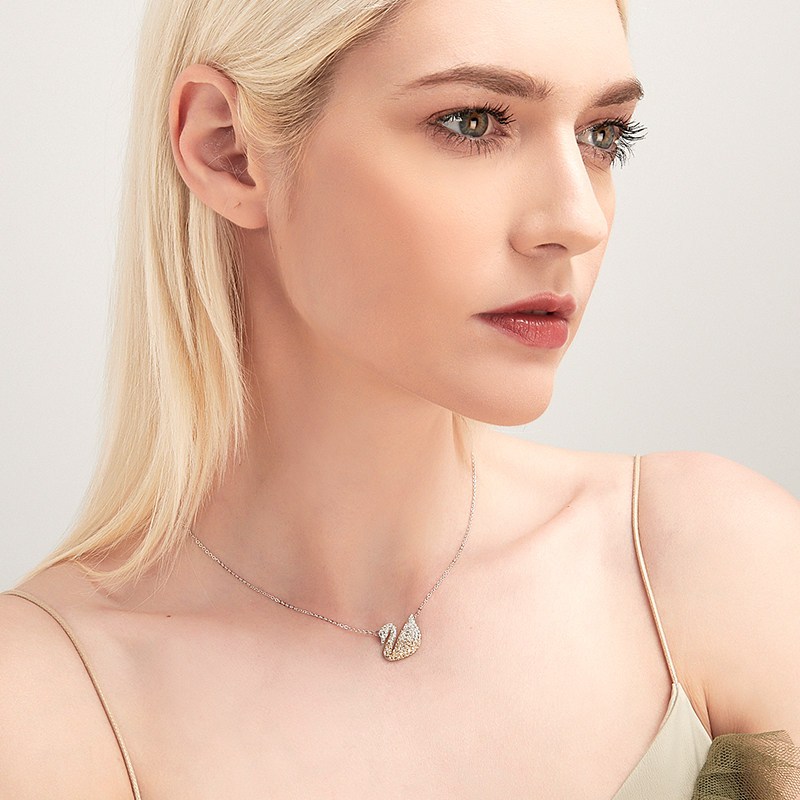 SWAROVSKI 施华洛世奇 蓝色渐变天鹅项链女黑色天鹅锁骨链